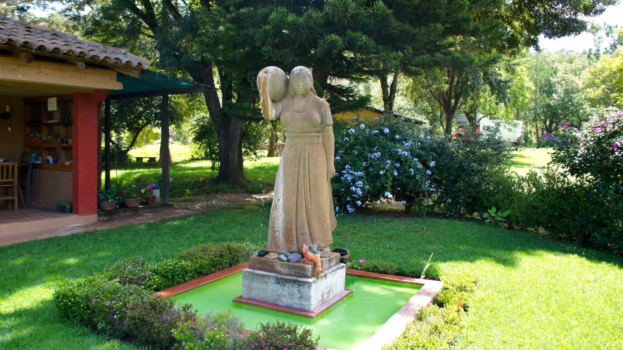 Villa Patzcuaro Garden Hotel&RV Park Exterior foto